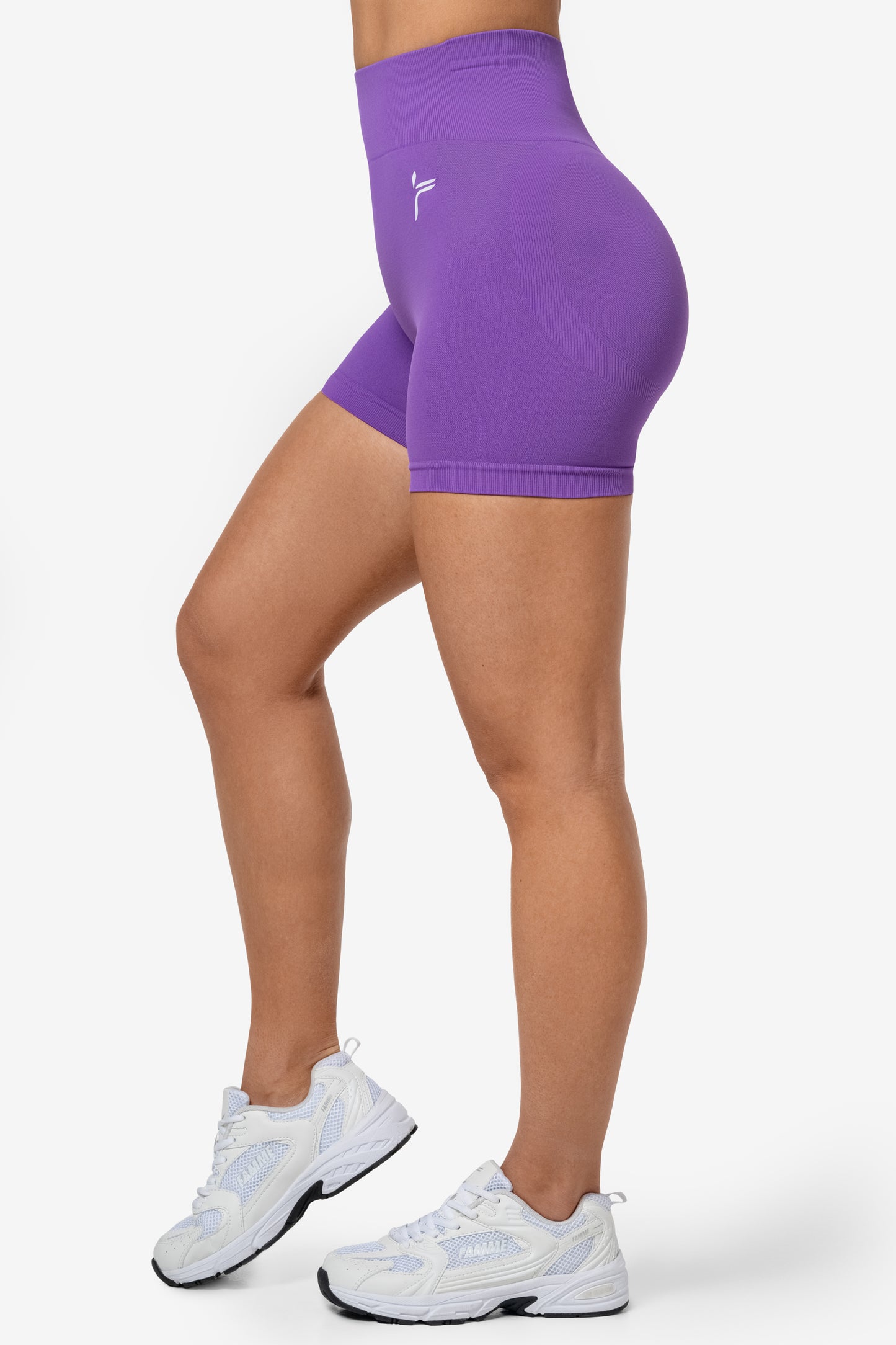 Purple Lunge Scrunch Shorts - for dame - Famme - Shorts